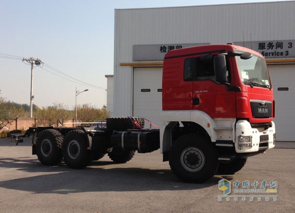 德國(guó)MAN TGS 33.540 6X6 BB底盤(pán)(機(jī)場(chǎng)主力泡沫消防車(chē)底盤(pán))
